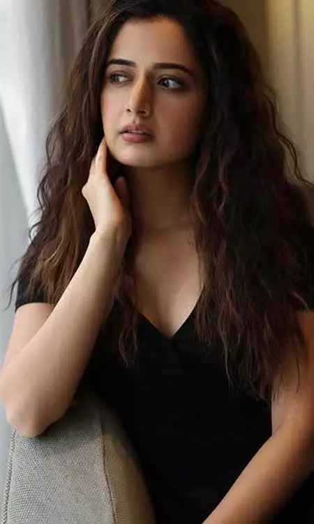 Ashika Ranganaths A Blend of Elegance and Charm