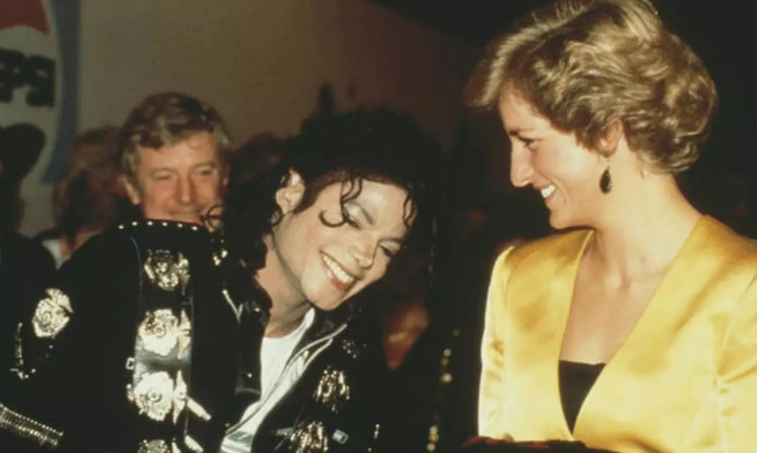 ప్రిన్సెస్ డ‌యానాను తాకిన పాప్ చ‌క్ర‌వ్ర‌ర్తి!