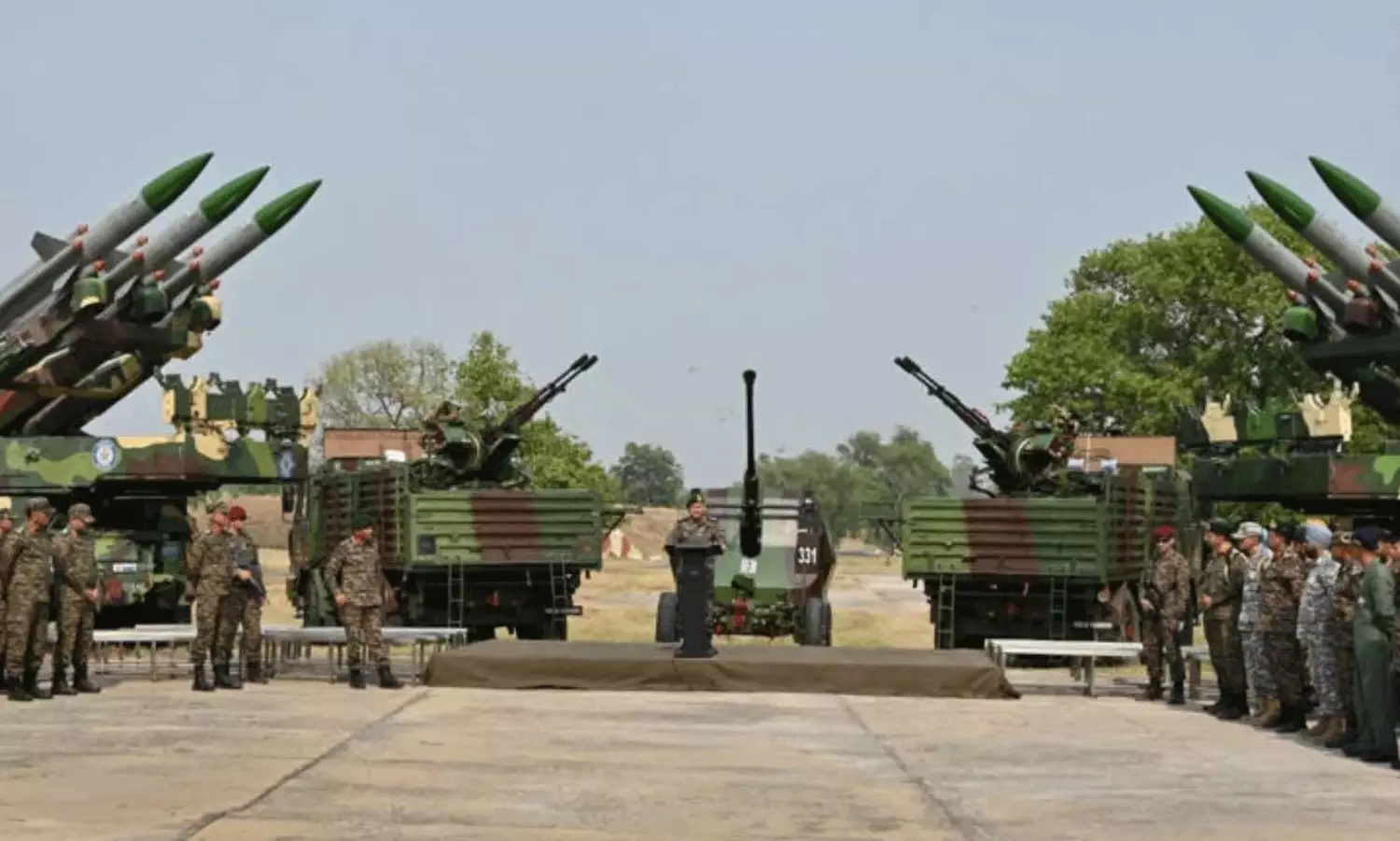 రక్షణ బడ్జెట్... పాక్ ను మరింత టెన్షన్ పెట్టేలా కేంద్రం నిర్ణయం! రక్షణ బడ్జెట్... పాక్ ను మరింత టెన్షన్ పెట్టేలా కేంద్రం నిర్ణయం!