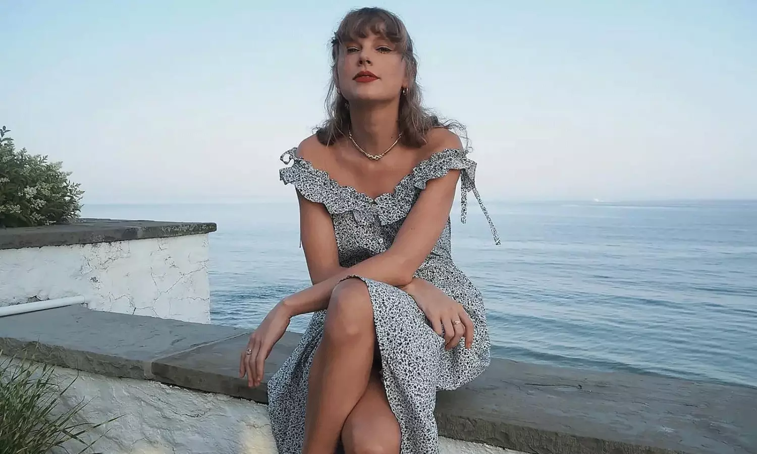 వణికిపోతున్న అమెరికా.. టేలర్ స్విఫ్ట్ సౌధం సమీపంలో మనిషి అవశేషాలు! వణికిపోతున్న అమెరికా.. టేలర్ స్విఫ్ట్ సౌధం సమీపంలో మనిషి అవశేషాలు!