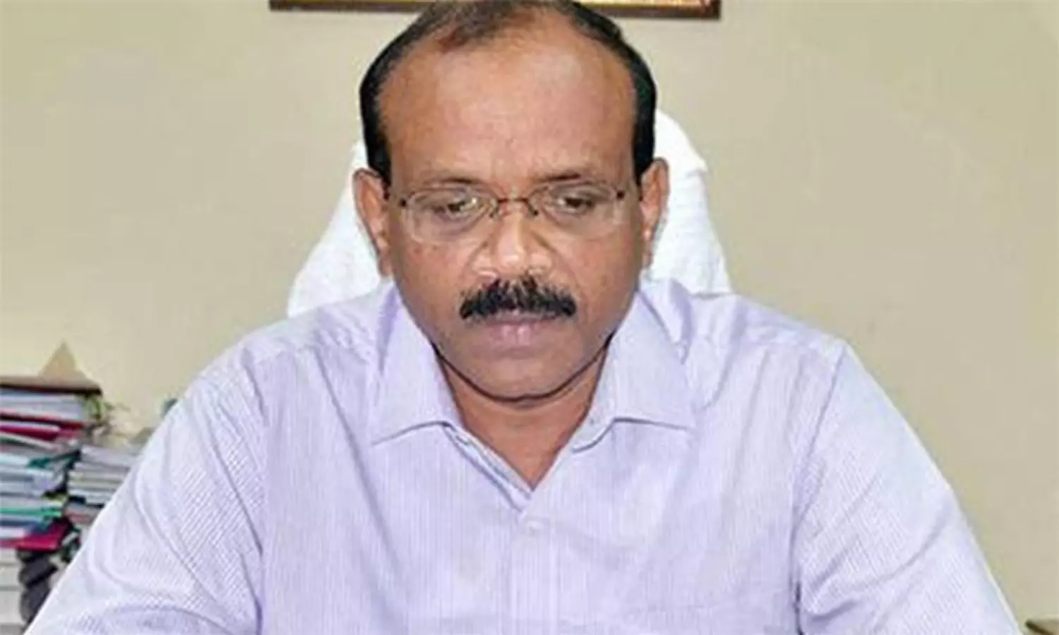 లిక్కర్ స్కాంలో బిగ్ వికెట్లు ఔట్.. బిగ్ బాస్ కు ముప్పేనా?