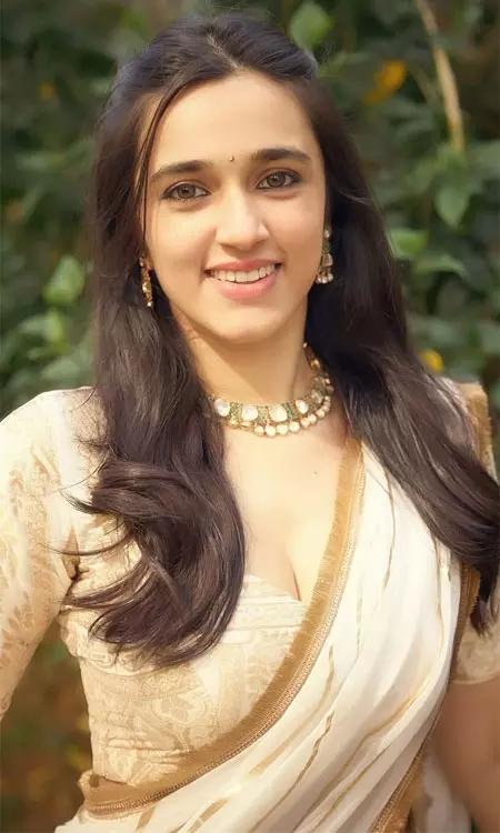 Who can match Nuvekshas smile?