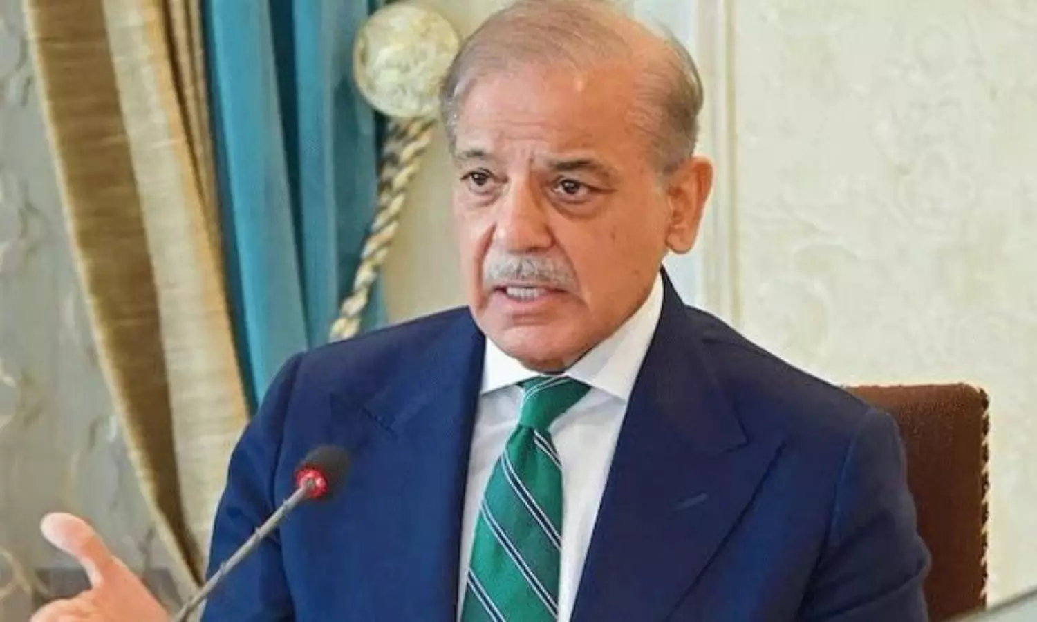 పాక్ ప్రధానిని 2:30కి నిద్రలేపిన ఆర్మీ చీఫ్.. ఇంట్రస్టింగ్ వీడియో! పాక్ ప్రధానిని 2:30కి నిద్రలేపిన ఆర్మీ చీఫ్.. ఇంట్రస్టింగ్ వీడియో!