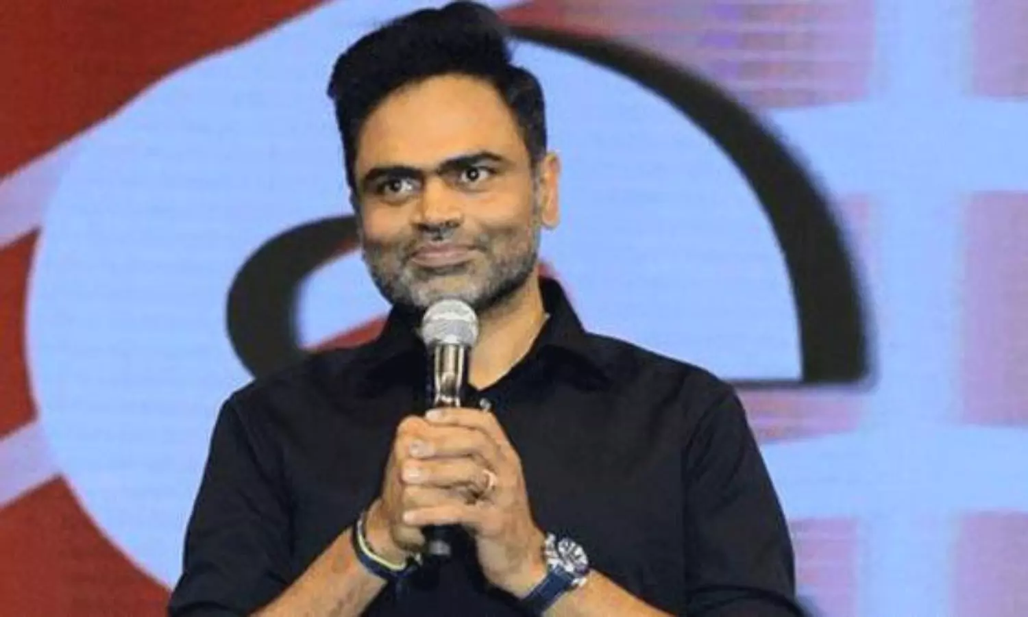 వంశీ పైడిపల్లి ఇంత సైలెంట్ అయిపోయాడేంటో? వంశీ పైడిపల్లి ఇంత సైలెంట్ అయిపోయాడేంటో?