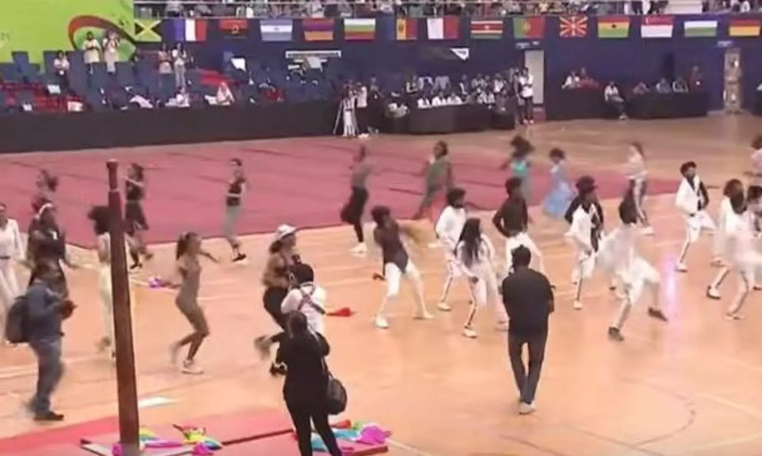 ఎన్టీఆర్ పాటకు ఫిదా అయిన ప్రపంచ సుందరీమణులు..దేవర డ్యాన్స్ హైలైట్