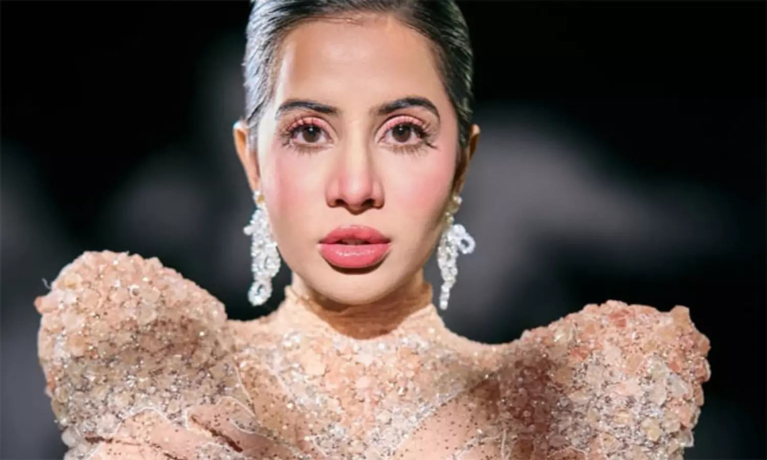 కేన్స్ గుట్టు మ‌ట్లు విప్పిన ఫ్యాష‌నిస్టా ఊర్ఫీ