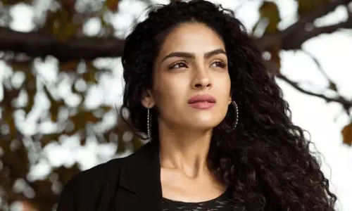 నటి నిర్లక్ష్యం ఫలితం 23లక్షల దోపిడీ నటి నిర్లక్ష్యం ఫలితం 23లక్షల దోపిడీ