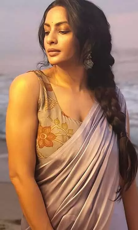 Sriya Reddys Saree Elegance and Radiant Smile: A Timeless Fashion Statement