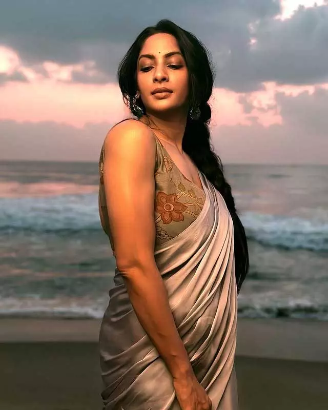 Sriya Reddys Saree Elegance and Radiant Smile: A Timeless Fashion Statement