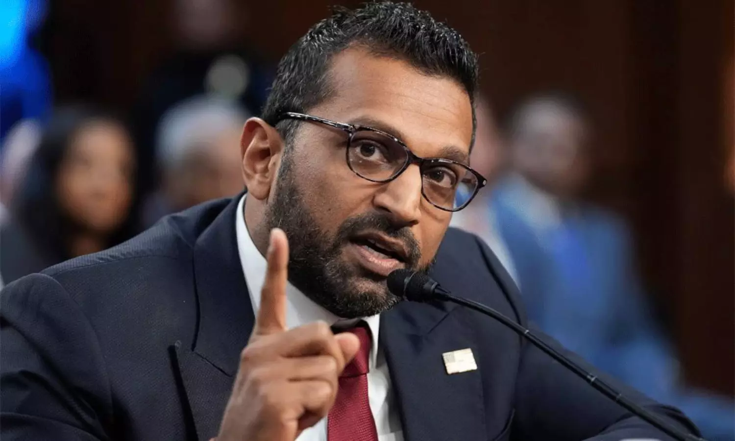 నైట్ క్లబ్బుల్లో మనోడు.. హాట్ టాపిక్ గా ఎఫ్.బీ.ఐ చీఫ్ కాష్ పటేల్ యవ్వారం!