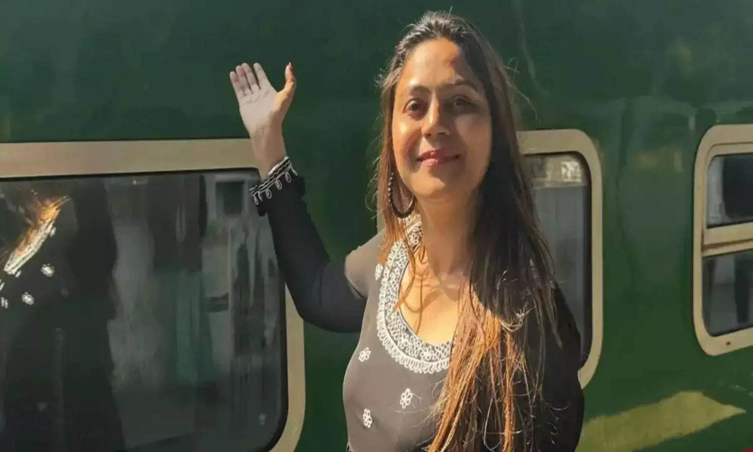 పాక్ గూఢచారిణి జ్యోతి మల్హోత్రా.. సికింద్రాబాద్ వీడియో వైరల్! పాక్ గూఢచారిణి జ్యోతి మల్హోత్రా.. సికింద్రాబాద్ వీడియో వైరల్!