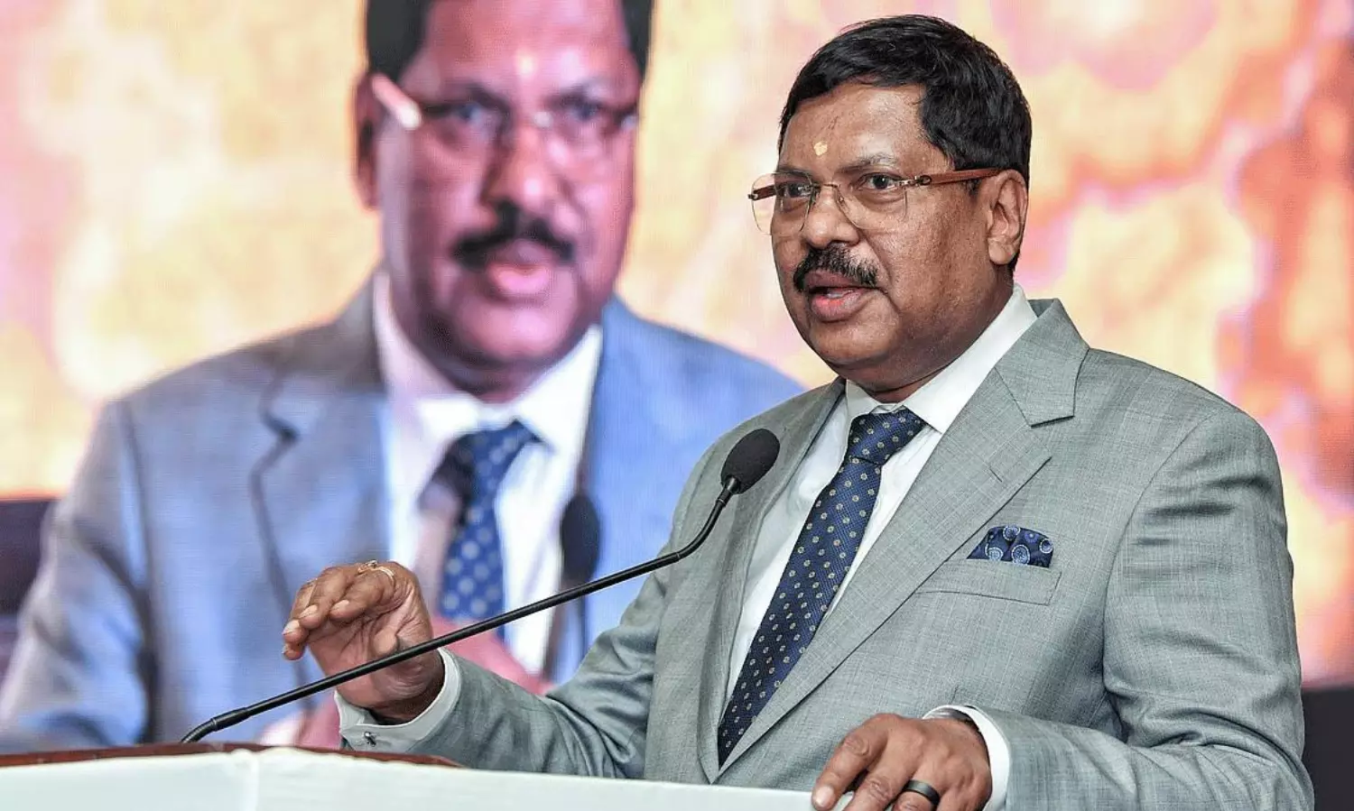 సీజేఐకి అవమానం.. అధికారుల తీరుపై గవాయ్ తీవ్ర అసహనం! సీజేఐకి అవమానం.. అధికారుల తీరుపై గవాయ్ తీవ్ర అసహనం!