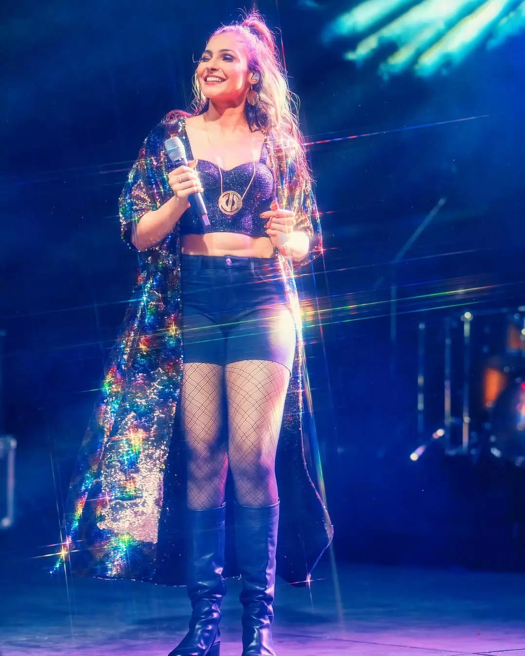 Andrea Jeremiah Wows Fans with Vibrant Stage Look Andrea Jeremiah Wows Fans with Vibrant Stage Look