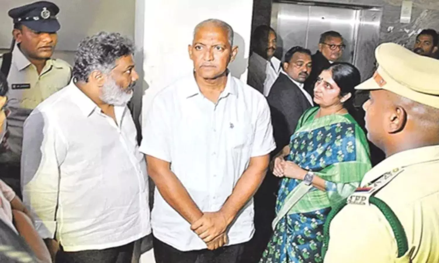 Vallabhaneni Vamsi in Political Limbo Rift with YSRCP