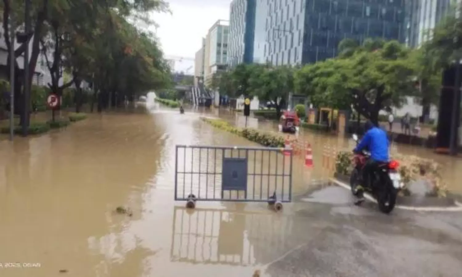 బెంగళూరును ముంచెత్తిన భారీ వర్షాలు.. మునిగిన టెక్ పార్క్.. వైరల్ వీడియో