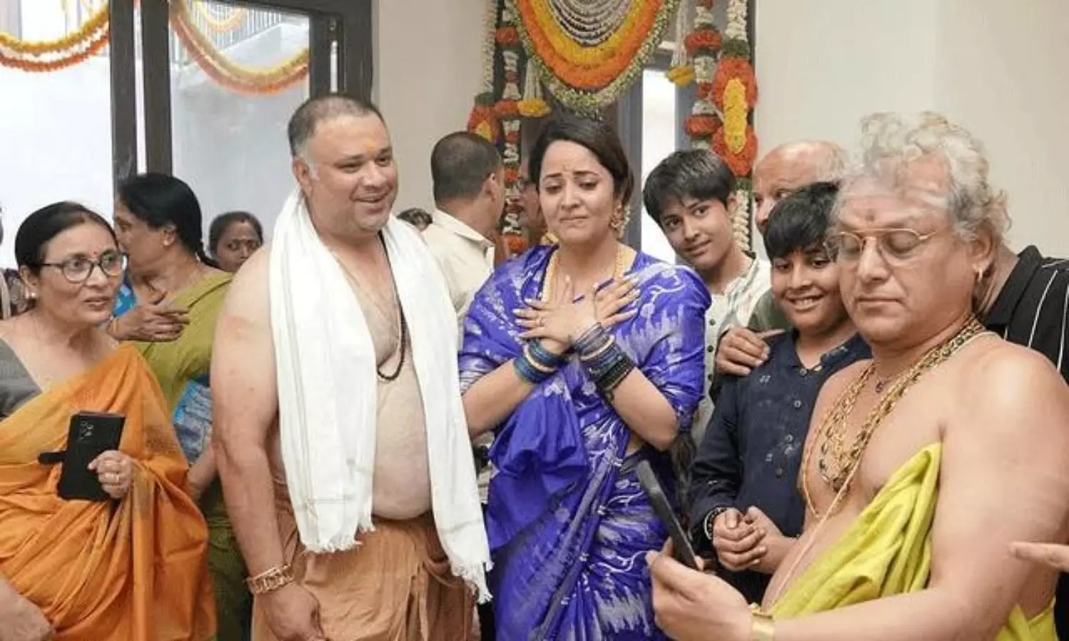 యాంక‌ర‌మ్మ ఇంటికి ఆంజ‌నేయుడు..