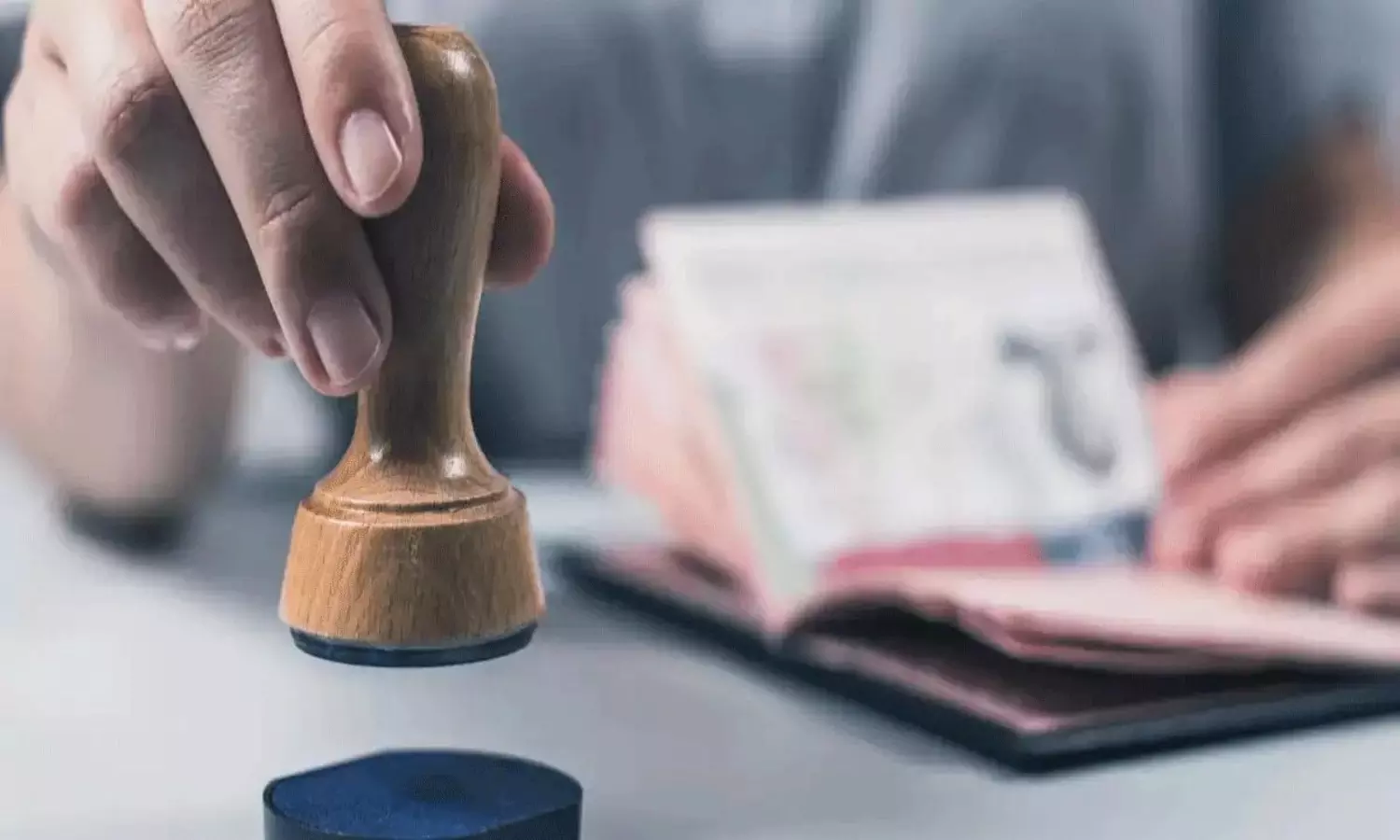 అమెరికాలో వీసా గడువు మించితే జీవితకాల నిషేధం: భారతీయలకు తీవ్ర హెచ్చరిక! అమెరికాలో వీసా గడువు మించితే జీవితకాల నిషేధం: భారతీయలకు తీవ్ర హెచ్చరిక!