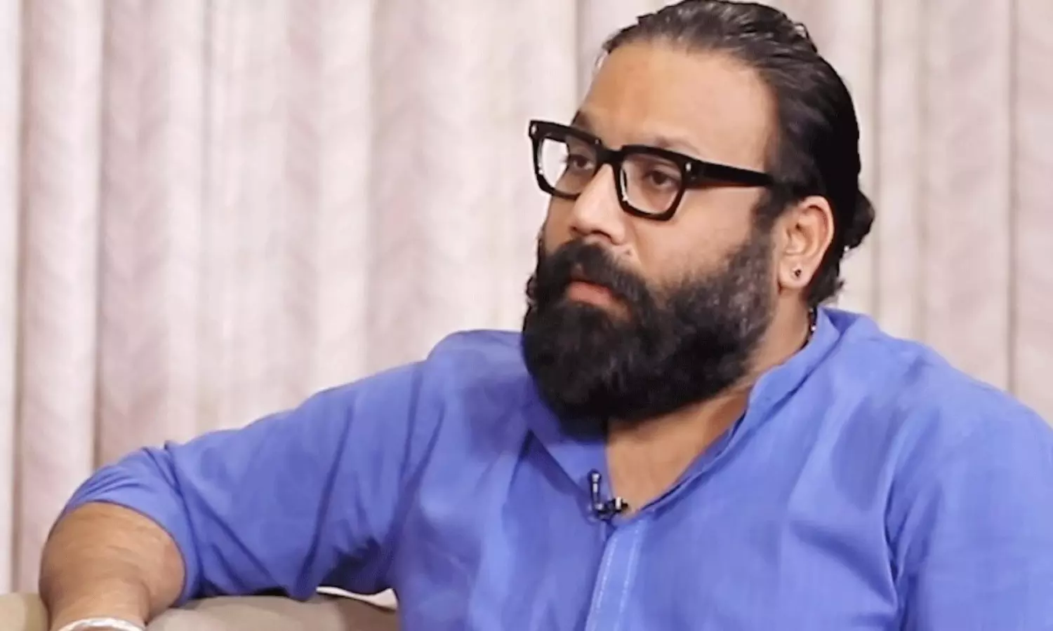 స్పిరిట్ లేట్.. గేర్ మార్చే ప్లాన్ లో డైరెక్టర్..? స్పిరిట్ లేట్.. గేర్ మార్చే ప్లాన్ లో డైరెక్టర్..?