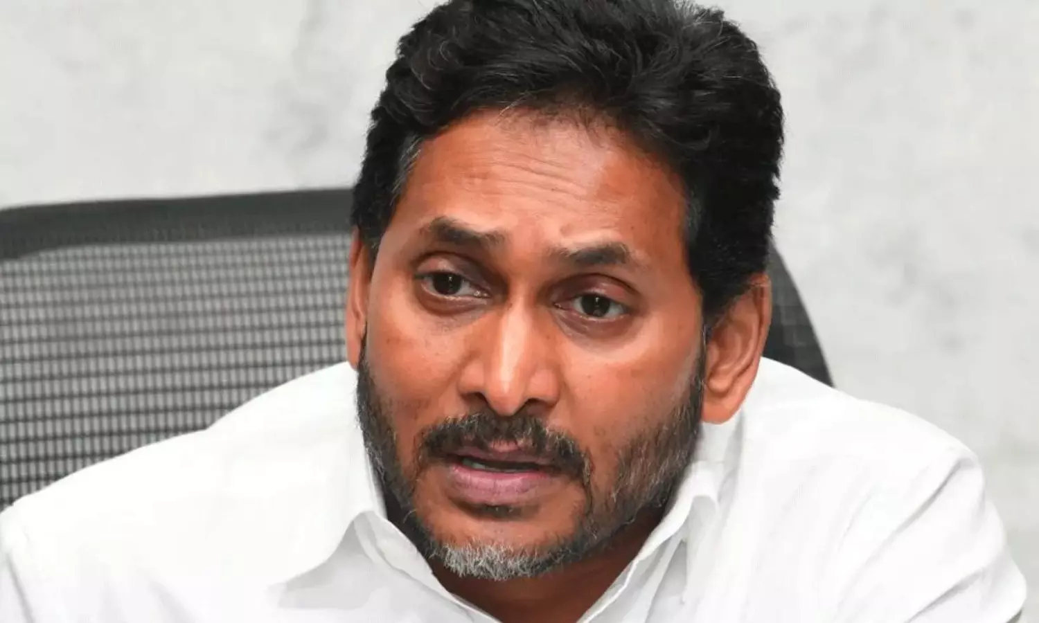 అరెస్ట్ వార్తల వేళ జగన్ అప్పగింతలు ?