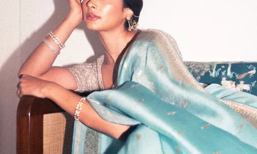 Pooja Hegdes Old Time Grace in Silk Saree