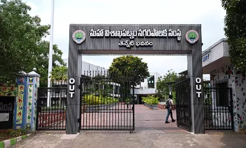 విశాఖ పాలిటిక్స్‌: అభ్య‌ర్థి రెడీ.. కానీ, ఎన్నిక వాయిదా!