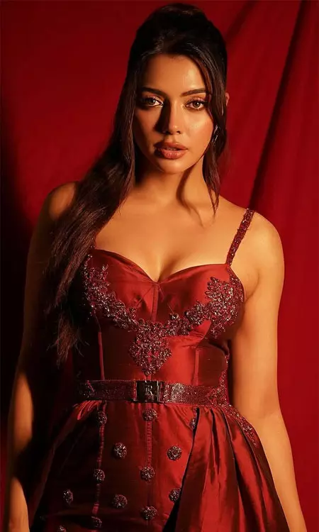 Ruhi Singh at Her Fiercest in Red