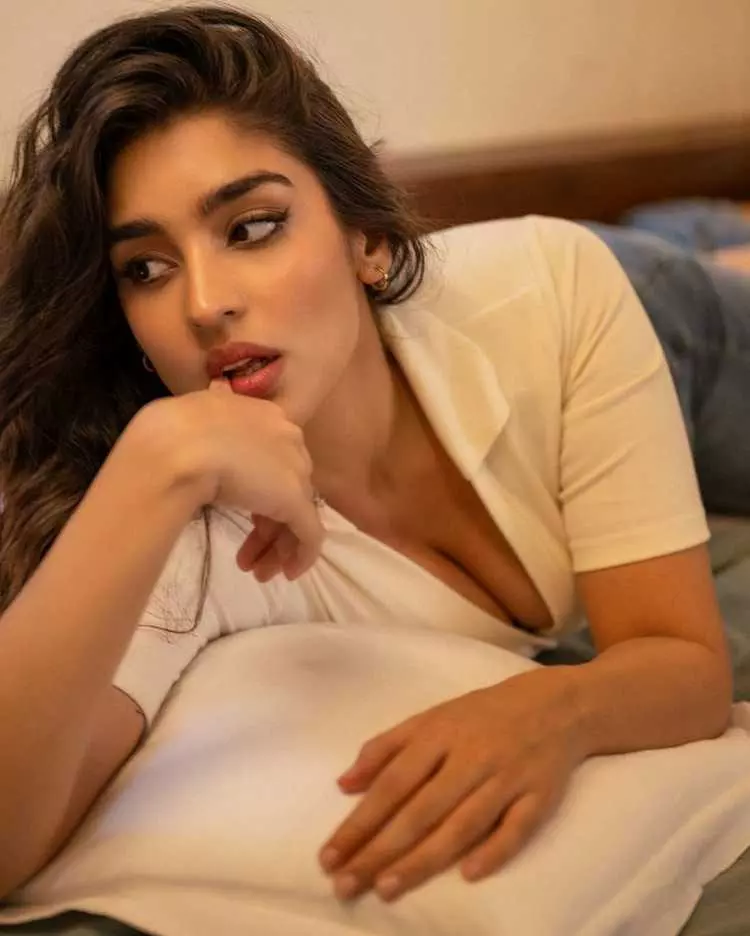 Yukti rocks the White top like a true diva