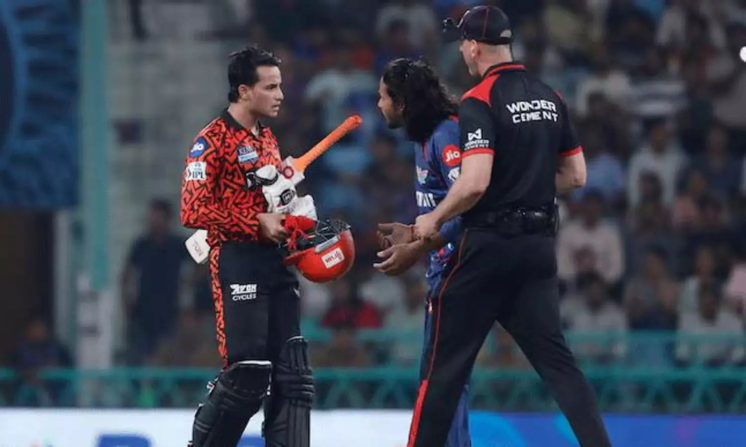 అభిషేక్ vs దిగ్వేష్: నిన్న రాత్రి ఏం జరిగింది? వైరల్ వీడియో