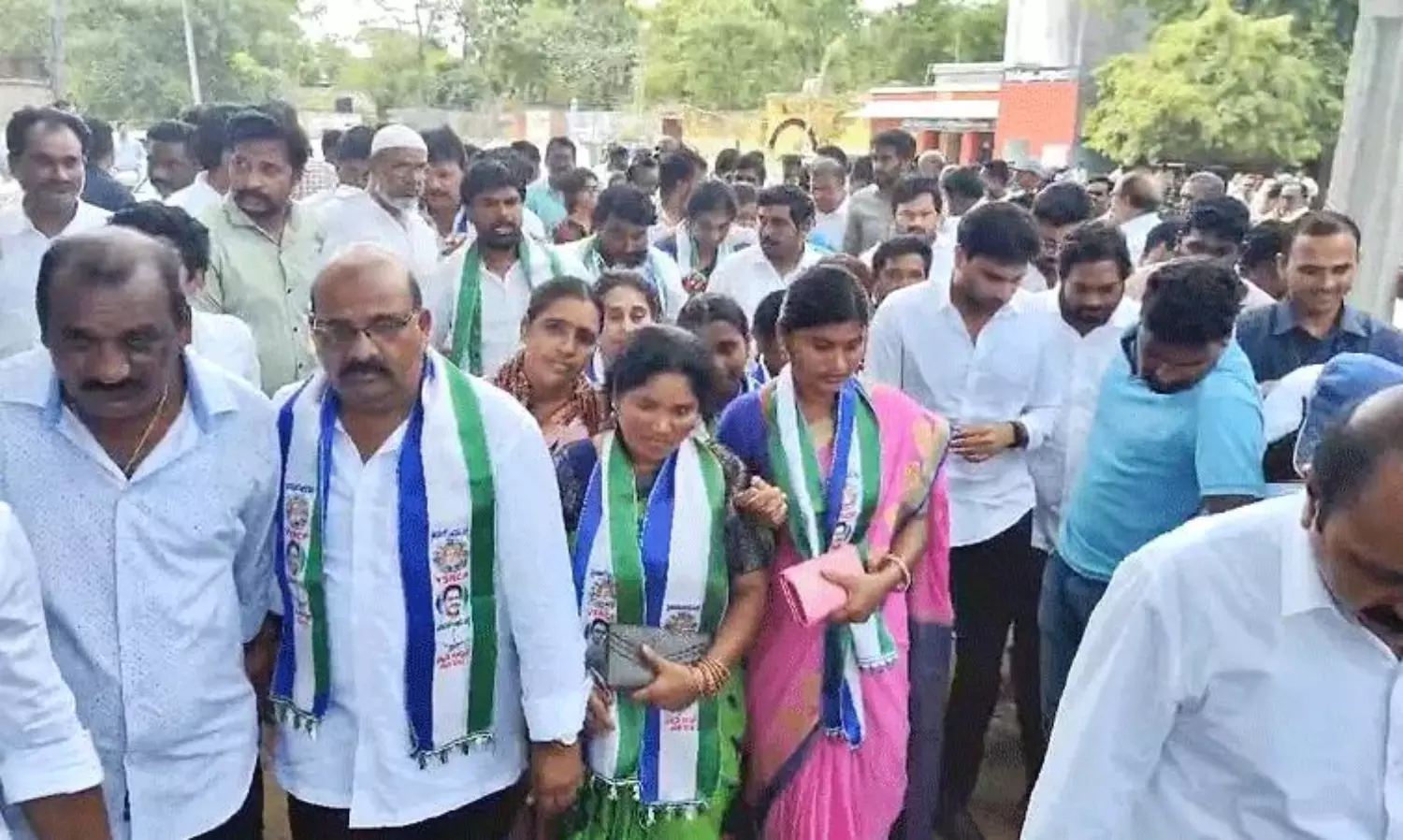 ఈసీకి చేరిన తిరువూరు స్టోరీ.. రెండో రోజూ తీవ్ర ఉద్రిక్తత