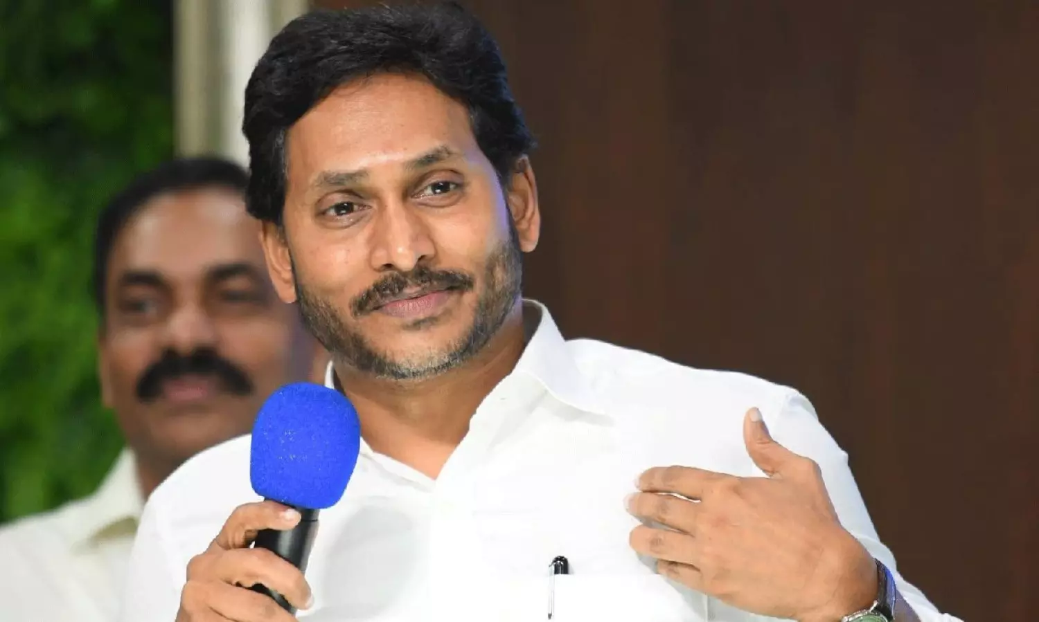 మీరు ఏ పుస్తకంలో అయినా రాసుకోండి.. వారికి సినిమా చూపిస్తా.. జగన్ మాస్ వార్నింగ్ మీరు ఏ పుస్తకంలో అయినా రాసుకోండి.. వారికి సినిమా చూపిస్తా.. జగన్ మాస్ వార్నింగ్