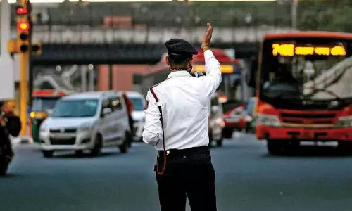 ట్రాఫిక్ క్రమశిక్షణలో వెనుకబడిన భారత్.. ఏటా రూ. 12 వేల కోట్ల ఫైన్లు!