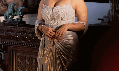 Tanisha Mukerji Shines Bright in Designer Saree