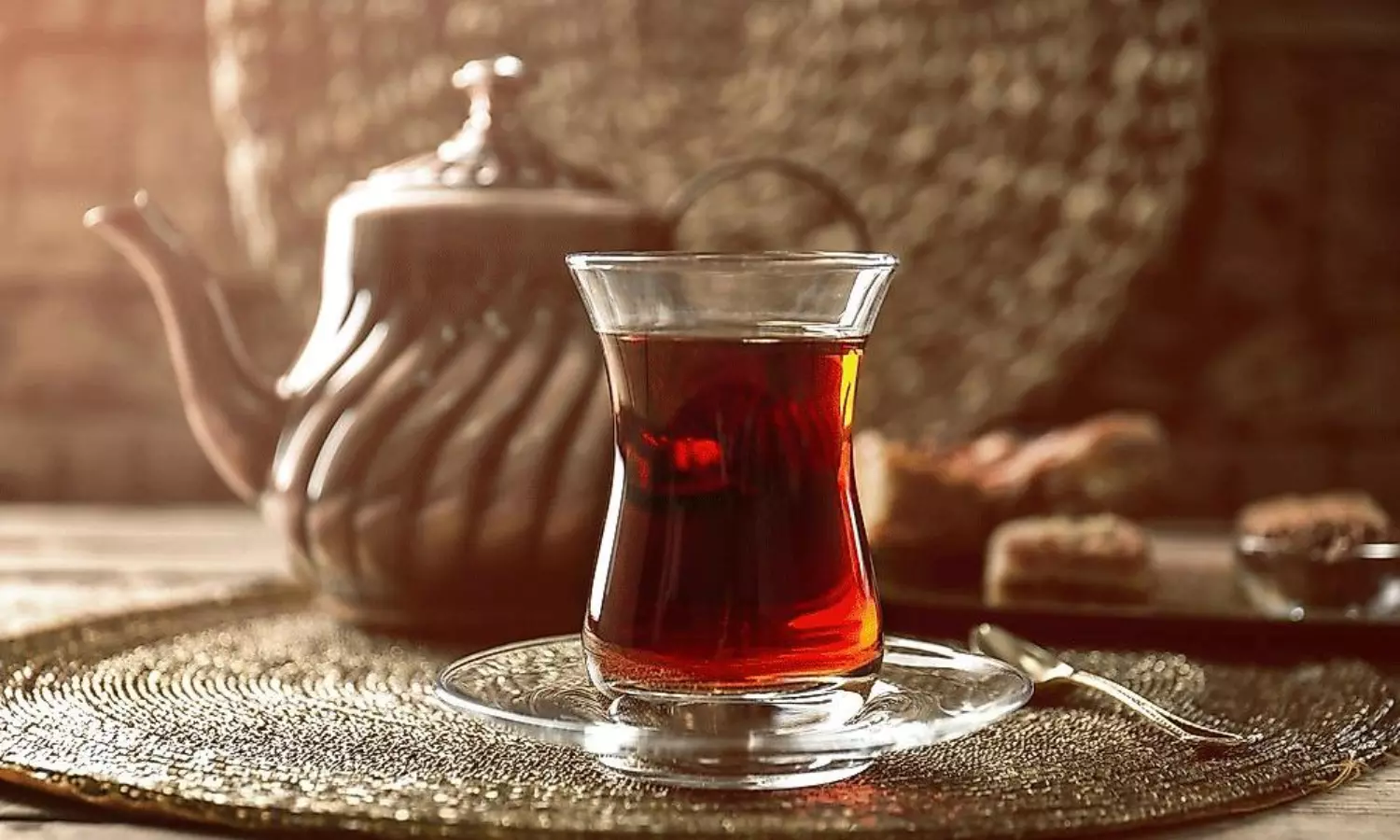 టీలను మంచి నీళ్లలా తాగేస్తున్నారు.. ఒక్కొక్కరు ప్రతేడాది ఎన్ని కిలోల టీపొడి వాడుతారో తెలుసా ?