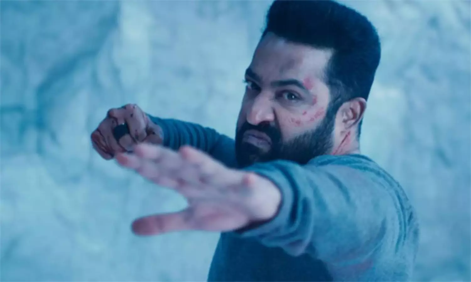 హాలీవుడ్ ఎంట్రీతో యంగ్ టైగర్ ఎన్టీఆర్ సర్ ప్రైజ్! హాలీవుడ్ ఎంట్రీతో యంగ్ టైగర్ ఎన్టీఆర్ సర్ ప్రైజ్!