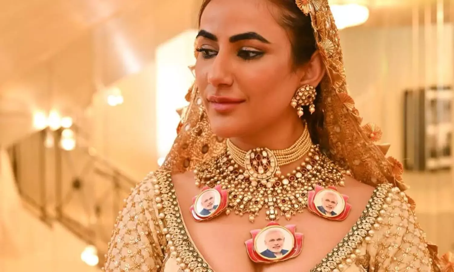 ఎవ‌రు ఈ న‌టి? కేన్స్ 2025లో మోదీ నెక్లెస్‌తో షాకిచ్చింది!