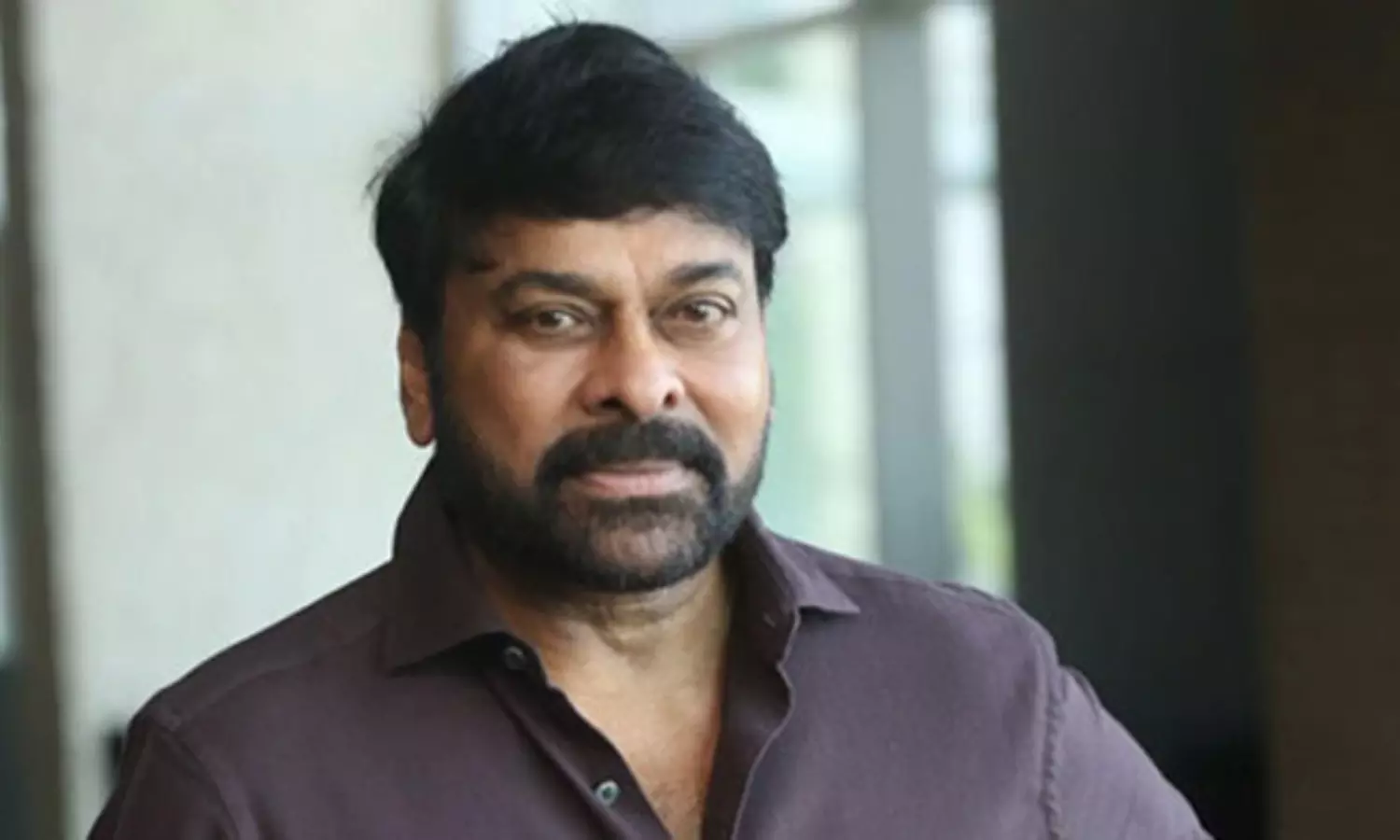 మెగాస్టార్ ని సైతం అంద‌గాడివా అన్నారా?