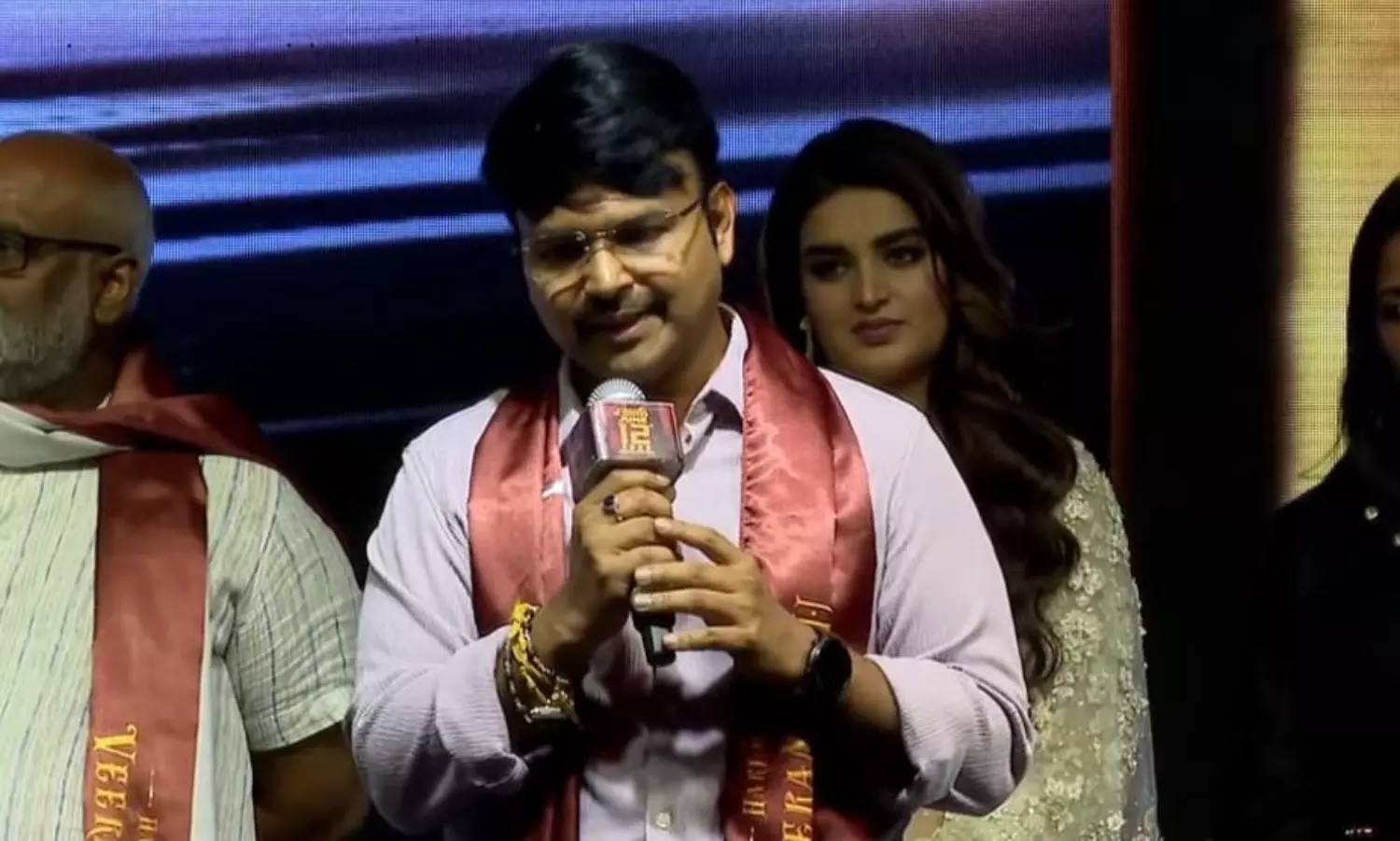 ఆయన్ను డైరెక్ట్ చేయడమే అవార్డు తో సమానం ఆయన్ను డైరెక్ట్ చేయడమే అవార్డు తో సమానం