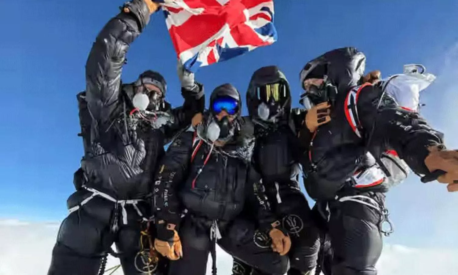 అరుదైన రికార్డు, అంతకంటే పెద్ద వివాదం.. జెనాన్ గ్యాస్తో ఎవరెస్ట్ ఎక్కిన బ్రిటిష్ బృందం అరుదైన రికార్డు, అంతకంటే పెద్ద వివాదం.. జెనాన్ గ్యాస్తో ఎవరెస్ట్ ఎక్కిన బ్రిటిష్ బృందం