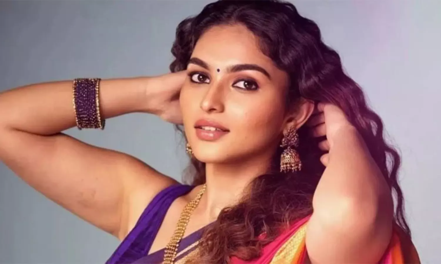 వెయ్యి కోట్ల స్కామ్.. హీరోయిన్ కు 35 లక్షలు? వెయ్యి కోట్ల స్కామ్.. హీరోయిన్ కు 35 లక్షలు?