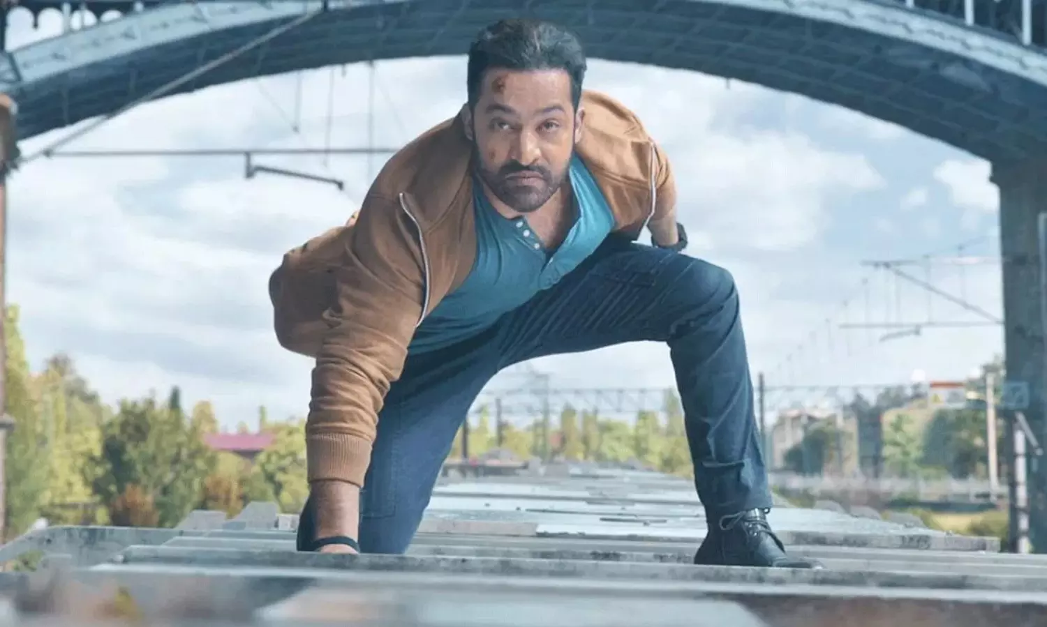 వార్ 2 : ఎన్టీఆర్ నెట్టాల్సిందే..?