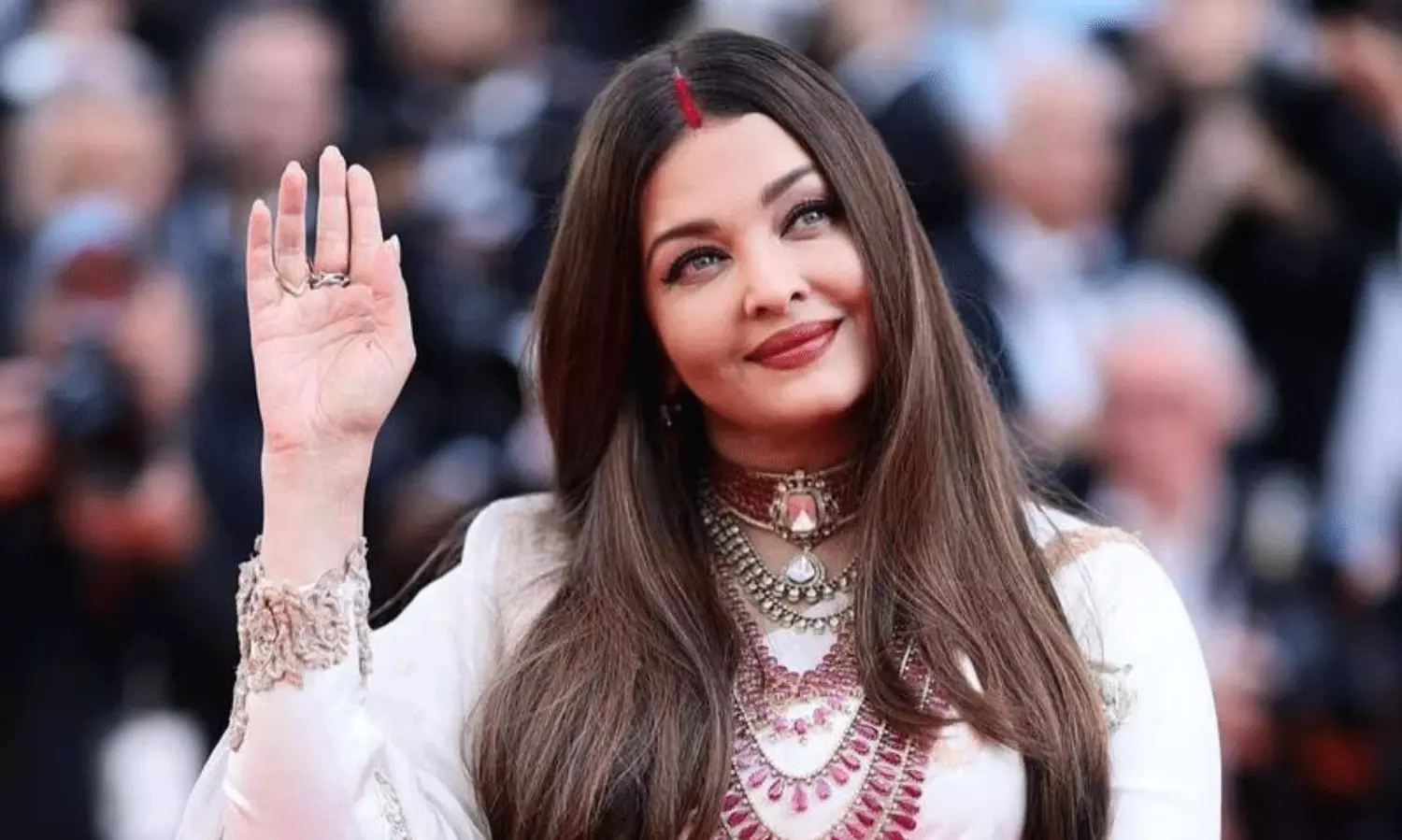 కేన్స్2025.. త‌న లుక్ తో క్లారిటీ ఇచ్చిన ఐశ్వ‌ర్య‌