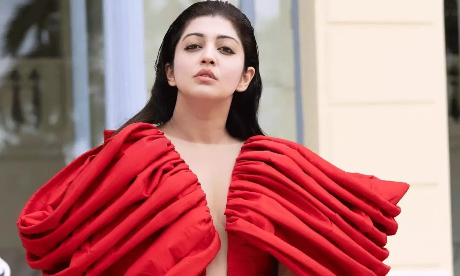 ప్రణీతా సుభాష్ గ్లామర్ ఎటాక్.. మైండ్ బ్లోయింగ్! ప్రణీతా సుభాష్ గ్లామర్ ఎటాక్.. మైండ్ బ్లోయింగ్!