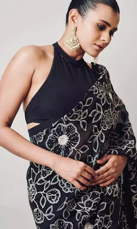 Hebah Patel’s Ethereal Apsara-Inspired Look for Zee Apsara Event