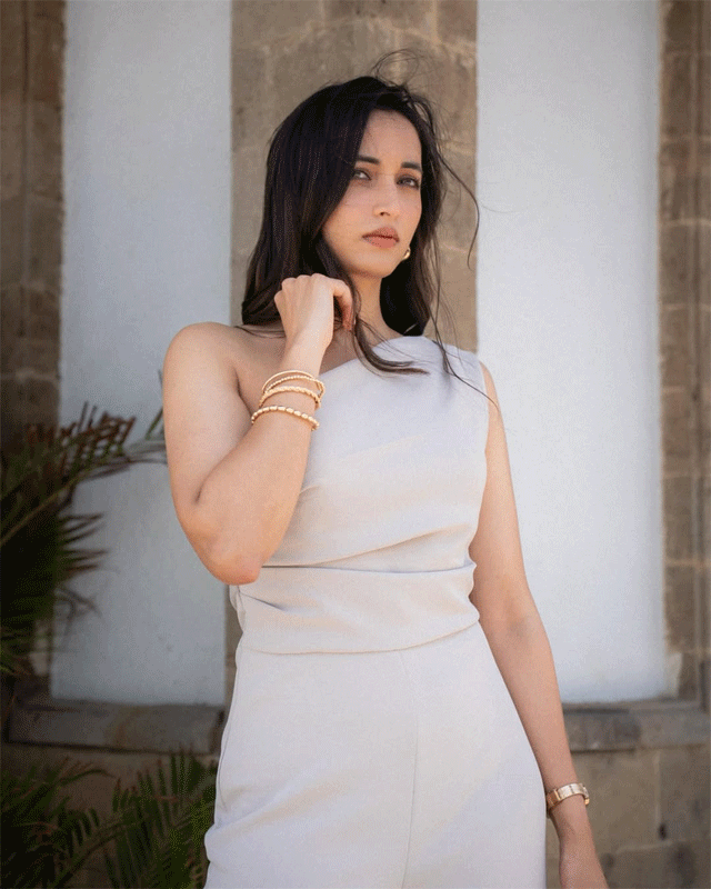 You Just Cant Keep Quiet With Srinidhi Shetty Latest Pics