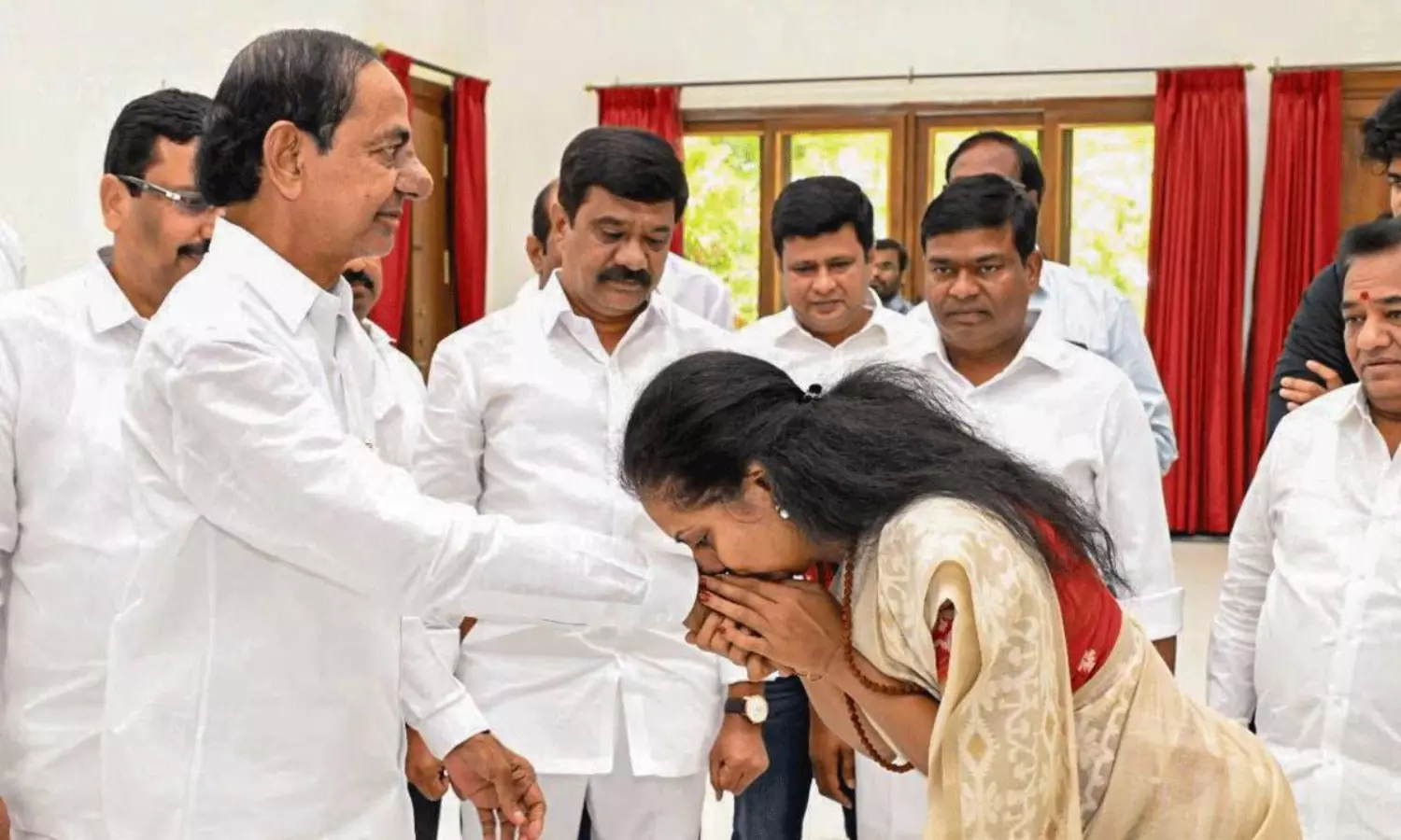 కవిత లెటర్ వర్సెస్ ఆస్తి...ఫ్యామిలీలో పెద్ద చర్చ నిజమా ? కవిత లెటర్ వర్సెస్ ఆస్తి...ఫ్యామిలీలో పెద్ద చర్చ నిజమా ?