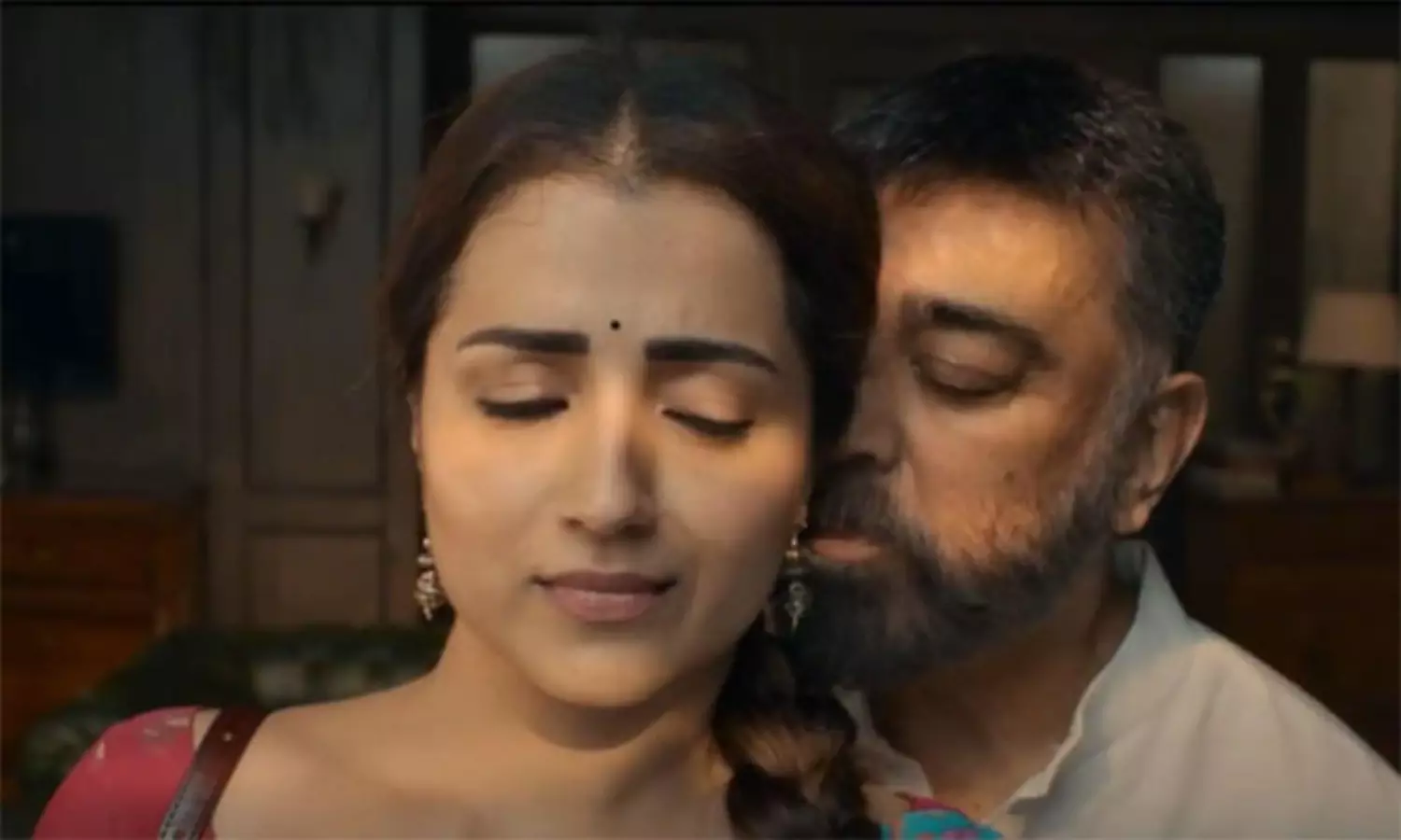 త్రిష‌ను ద్రోహిగా ముద్రించిన నెటిజన్లు.. ఎందుకంటే