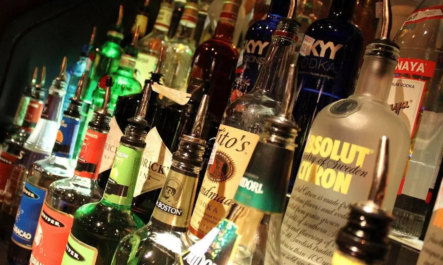 నెలకు రూ.32 వేల జీతం.. రూ.459 కోట్ల సంపాదన నెలకు రూ.32 వేల జీతం.. రూ.459 కోట్ల సంపాదన