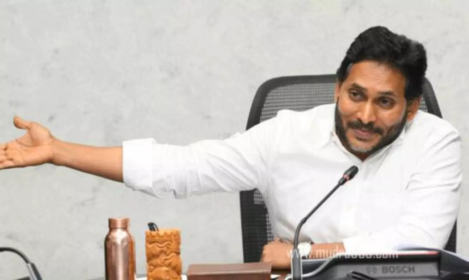 రాజధానిపై జగన్ ఆలోచన మరి మారదా? చర్చిస్తామన్న బొత్స మాటలకు విలువలేనట్లేనా? రాజధానిపై జగన్ ఆలోచన మరి మారదా? చర్చిస్తామన్న బొత్స మాటలకు విలువలేనట్లేనా?