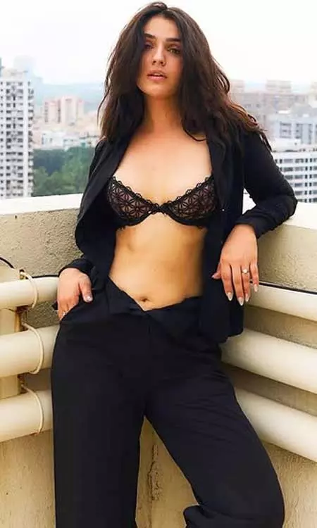 Sidhika Sharma Turns Up the Heat in All-Black Look