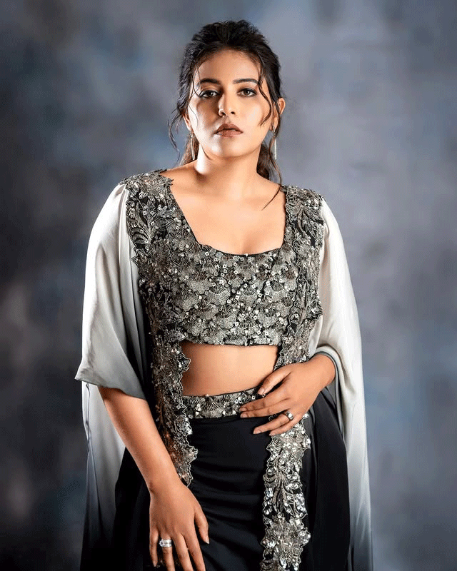 Anjali Dazzles in Glamorous Look